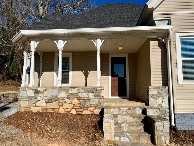 Building Photo - 46 N Thomason St