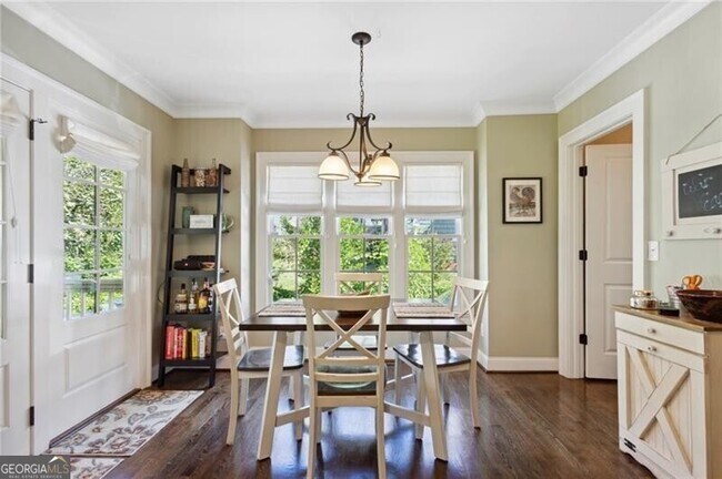 Foto del edificio - 253 N Forest Ave NE