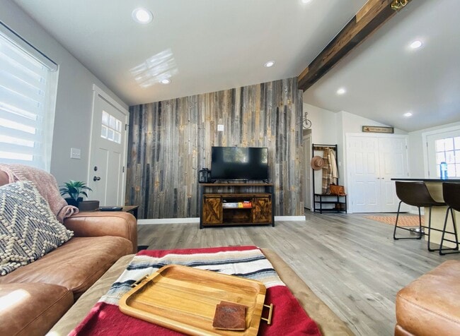 Building Photo - Furnished 3BD, 2BA Breckenridge Home, Walk...