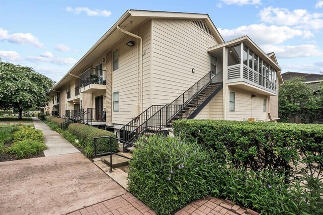 Building Photo - 3131 Cummins St