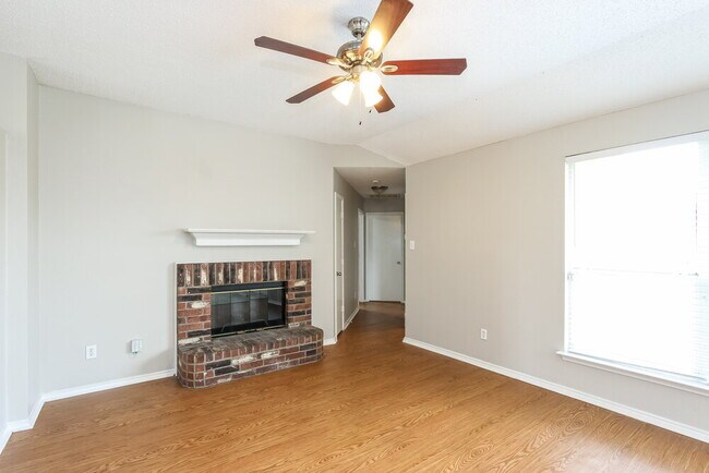 Foto del edificio - 2717 Bent Brook Dr