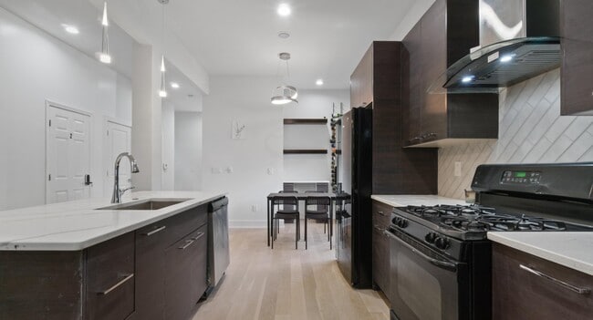 Building Photo - 210 Mathewson Pl SW