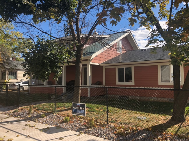 Building Photo - 1661 S 8th St W