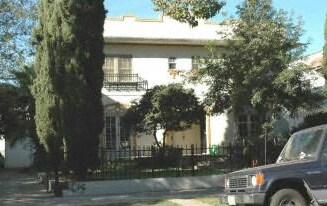Primary Photo - 525 N Kenmore Ave
