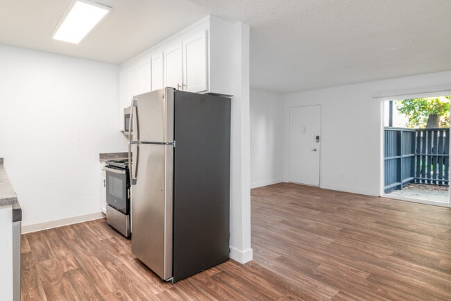 Building Photo - 410 Alameda del Prado