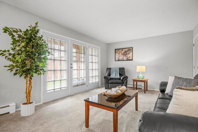 Foto del edificio - Williamsburg & Portage Pointe Apartments