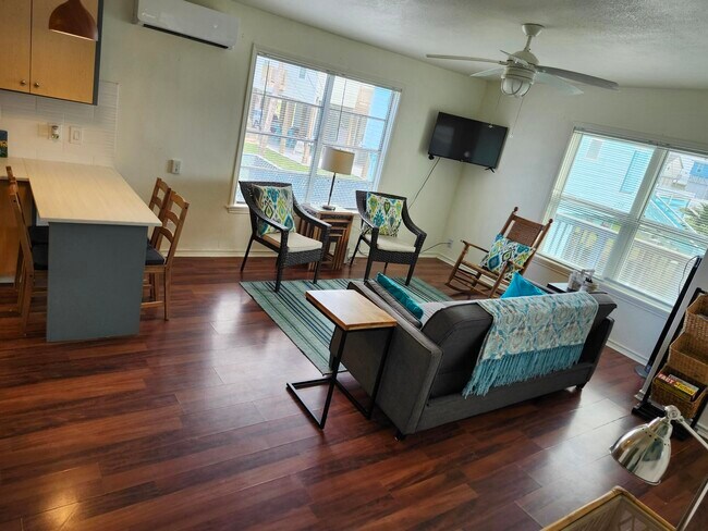Building Photo - 4215 Hardin Dr