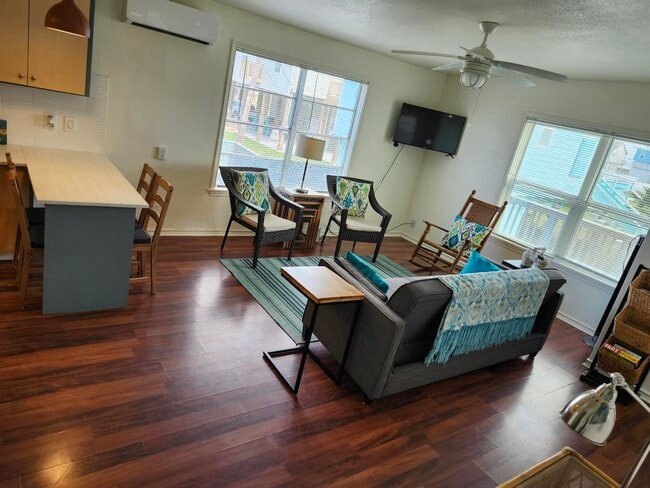 Foto del edificio - 4215 Hardin Dr
