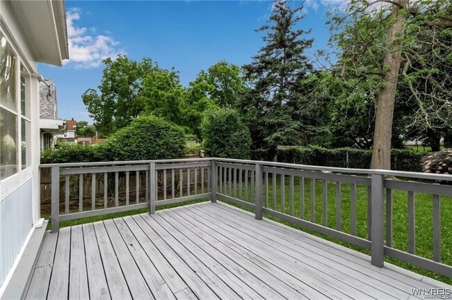Foto del edificio - 4625 Meadowbrook Rd