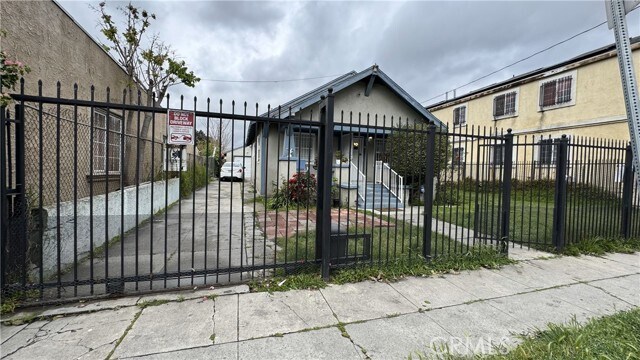 Primary Photo - 10621 Wilmington Ave