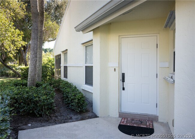 Building Photo - 2425 SW Foxpoint Trail