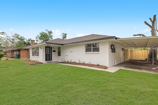 Building Photo - 5429 De Lange Ln