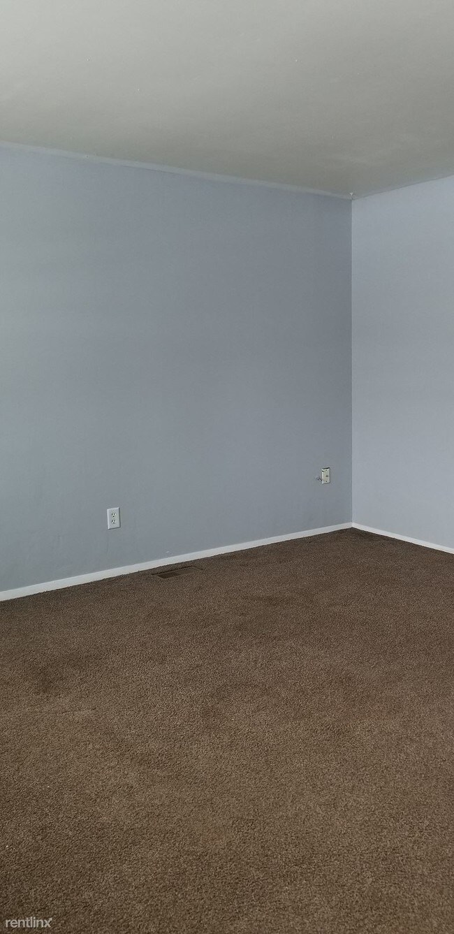 Foto del edificio - 2 br, 1.5 bath  - 570 Stonyridge Ave