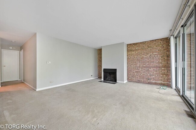 Foto del edificio - 5904 Forest View Rd