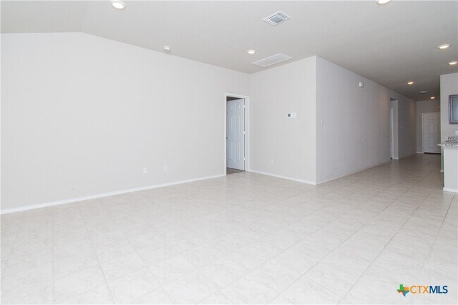 Foto del edificio - 5705 Madelyn Dr