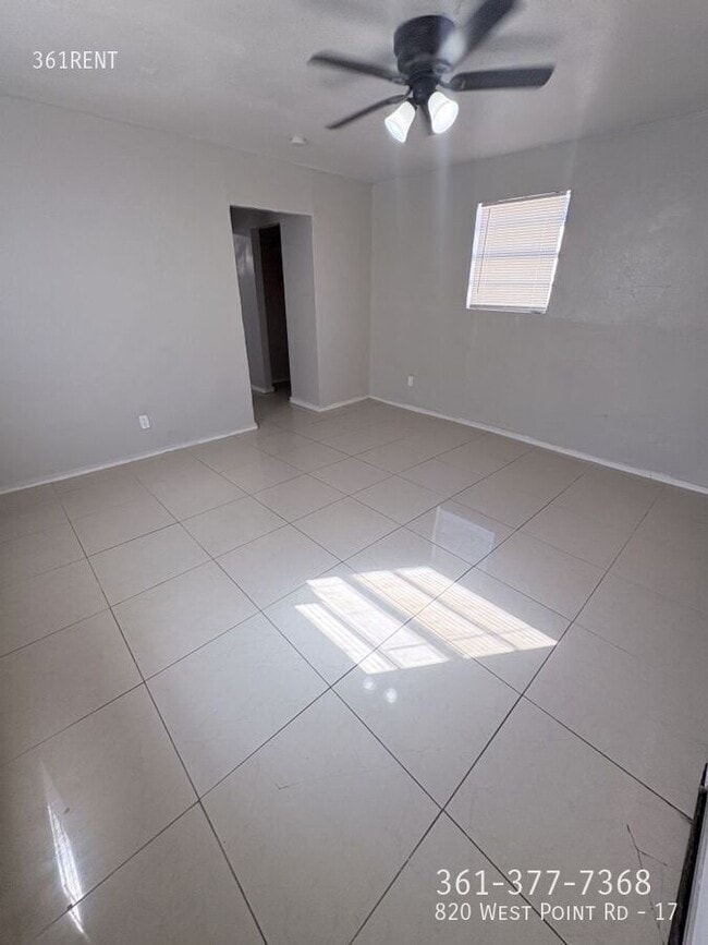 Building Photo - 820 W Point Rd