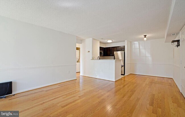 Building Photo - 6947A Mary Caroline Cir