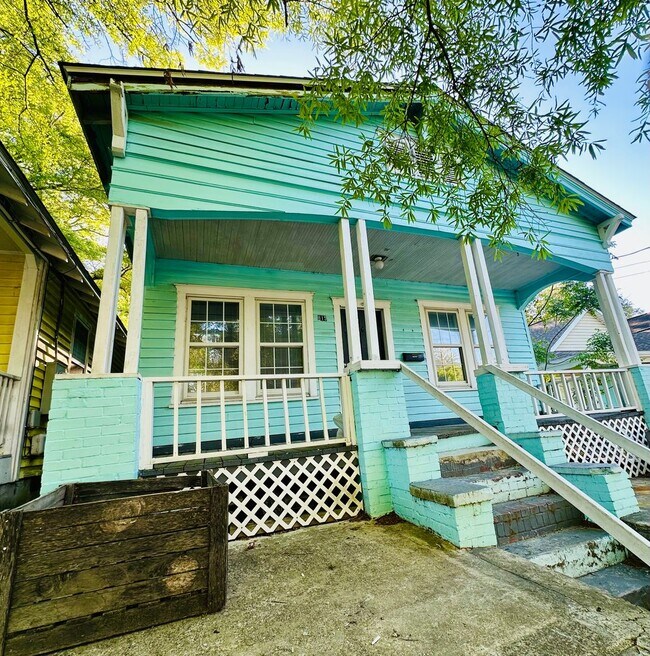 Foto del edificio - DOWNTOWN - 2 Bedroom - Big House! MOVE IN ...