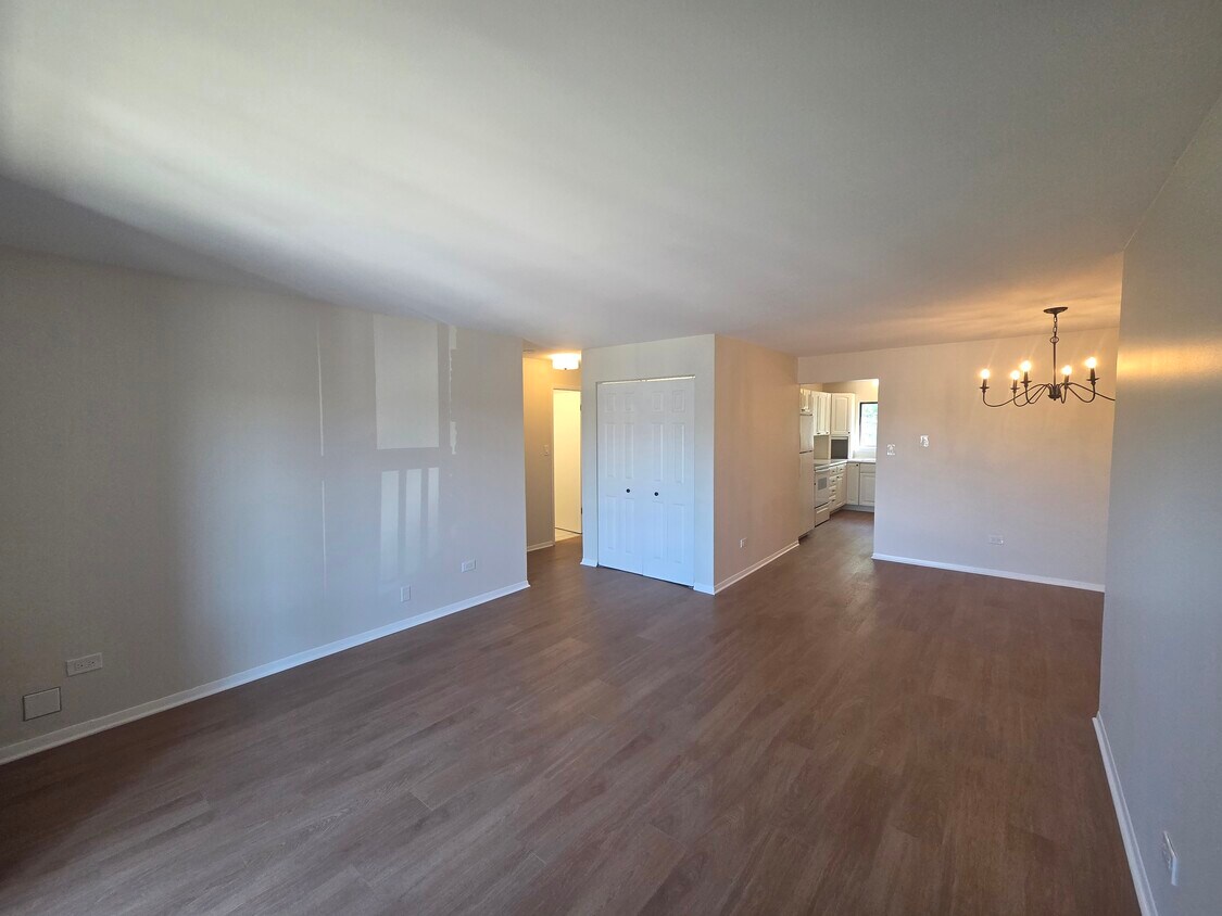 Foto principal - 2201 W Nichols Rd