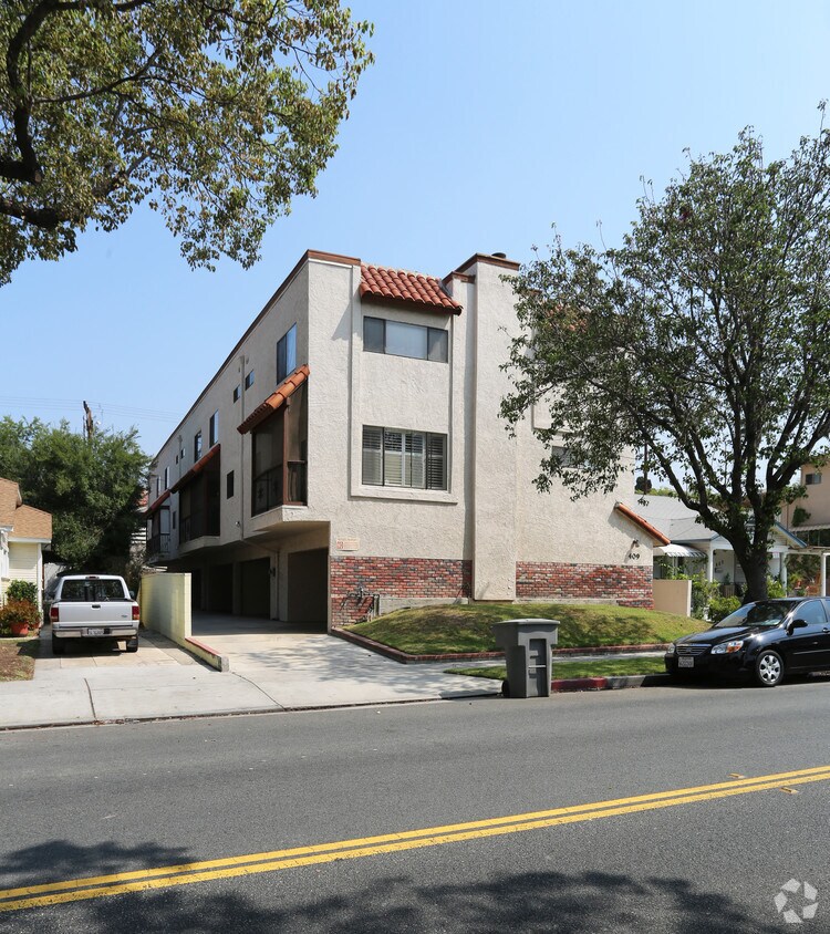 Building Photo - 409 W Wilson Ave