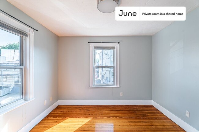 Building Photo - Room in Shared 6 bed/2 bath home in Allston