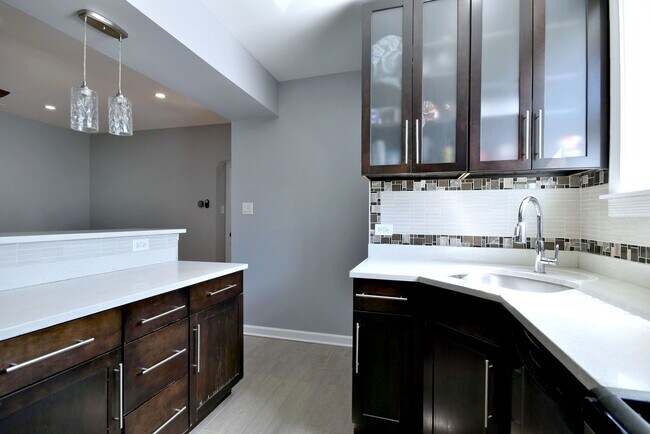 Foto del edificio - 5717 N Kimball Ave