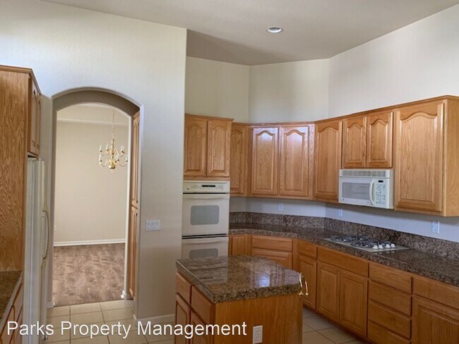Building Photo - 2 br, 2.5 bath House - 385 Grenadier Way