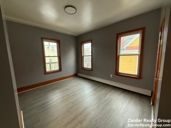 Building Photo - 2A Marshfield St