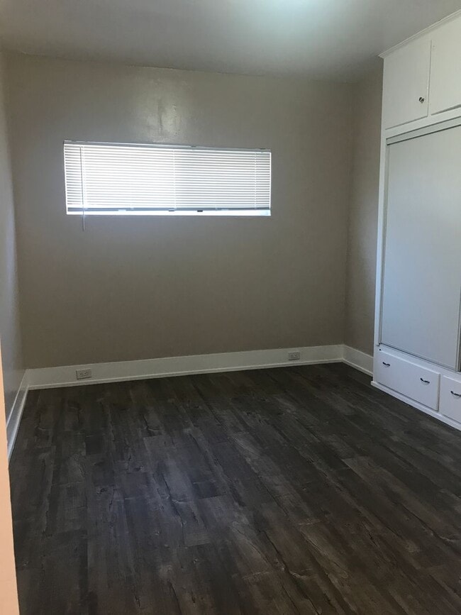 Building Photo - 01623