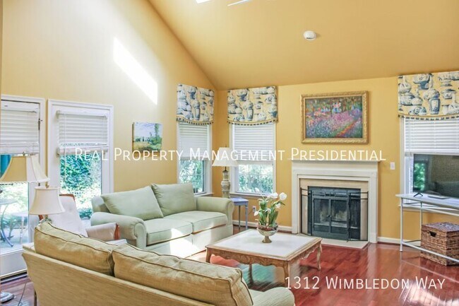 Photo - 1312 Wimbledon Way House