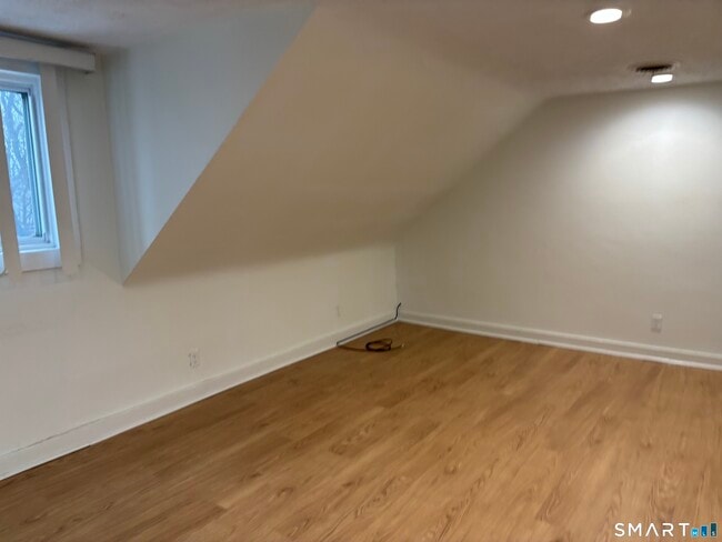 Foto del edificio - 14 Thill St