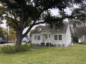 Building Photo - 1803 Ave P