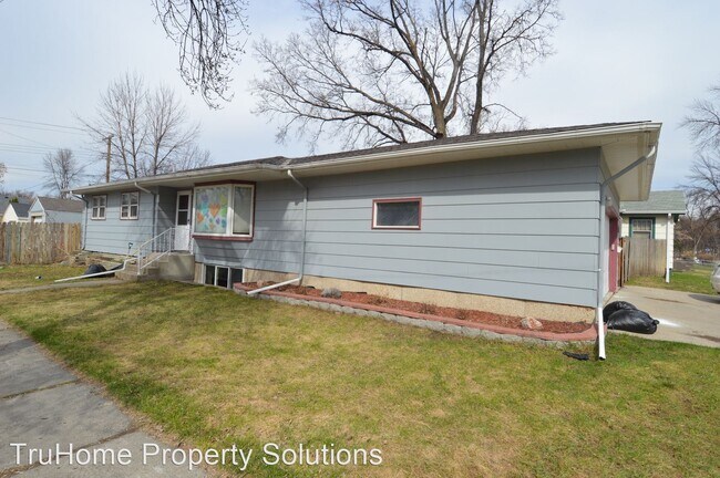 Building Photo - 1724 6th Ave N