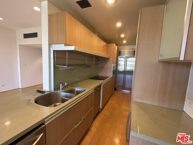 Building Photo - 10501 Wilshire Blvd