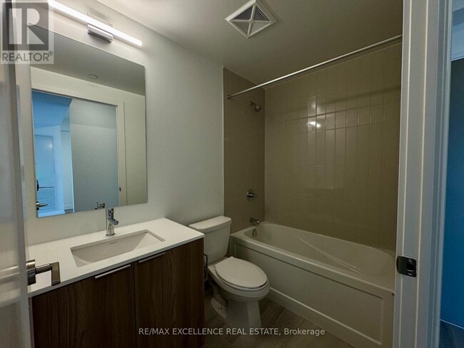 Building Photo - 15 Skyridge Dr