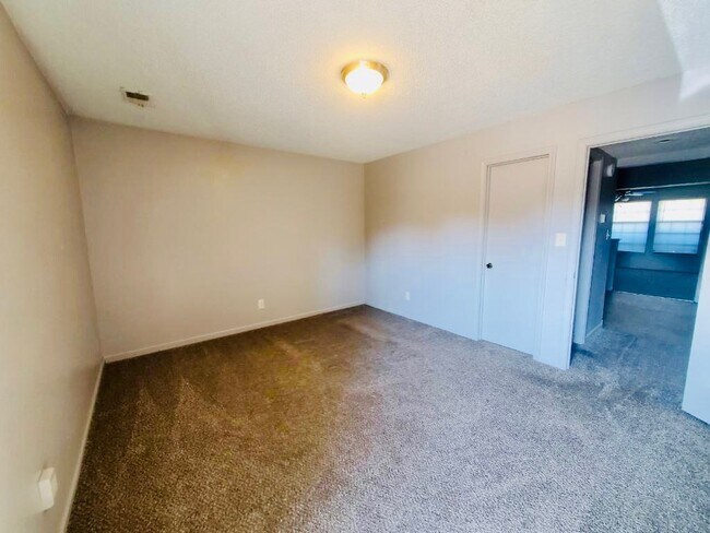 Building Photo - 401 NW 3rd St