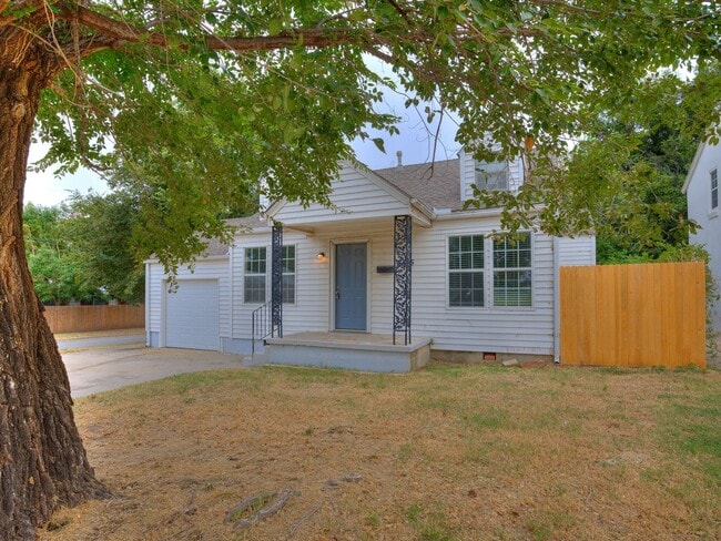 Foto del edificio - Charming Updated Home Near OKC Urban Core ...