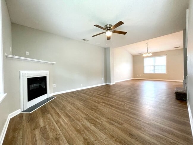 Building Photo - Welcome to Horse Creek Farms!
