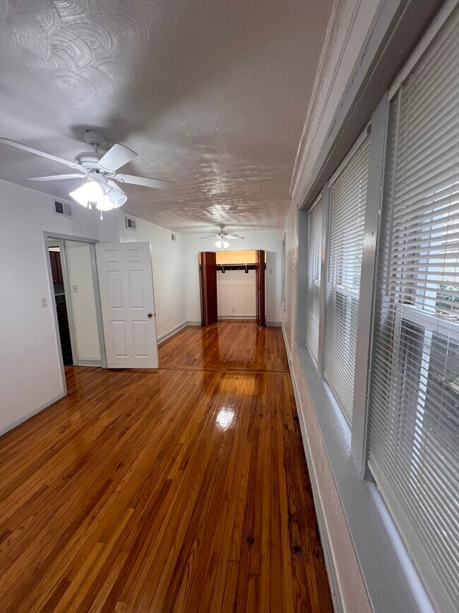Building Photo - 1111 N Leclaire Ave