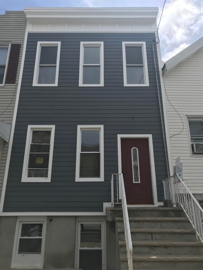 Foto del edificio - 270 Webster Ave