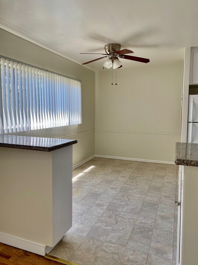 Building Photo - 1479 Rexford Dr