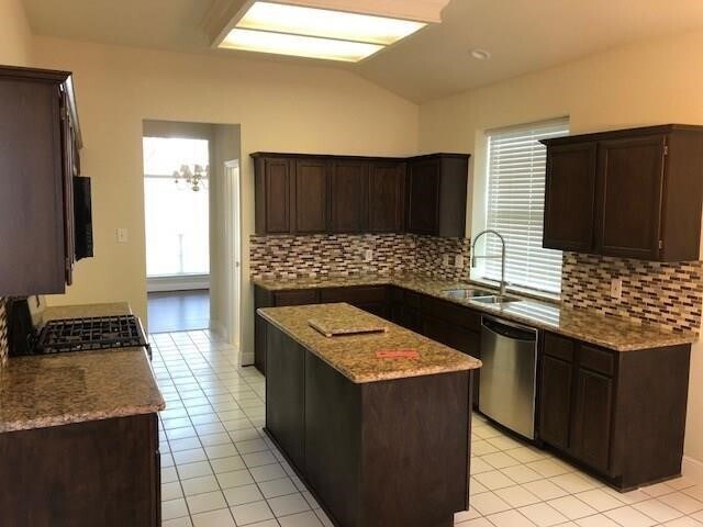 Building Photo - 13823 Wheatbridge Dr