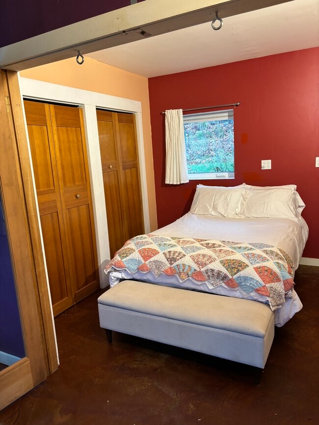 Foto del edificio - 2745 SE Bloomfield Rd