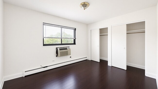 Foto del edificio - 6460 N Ridge Blvd