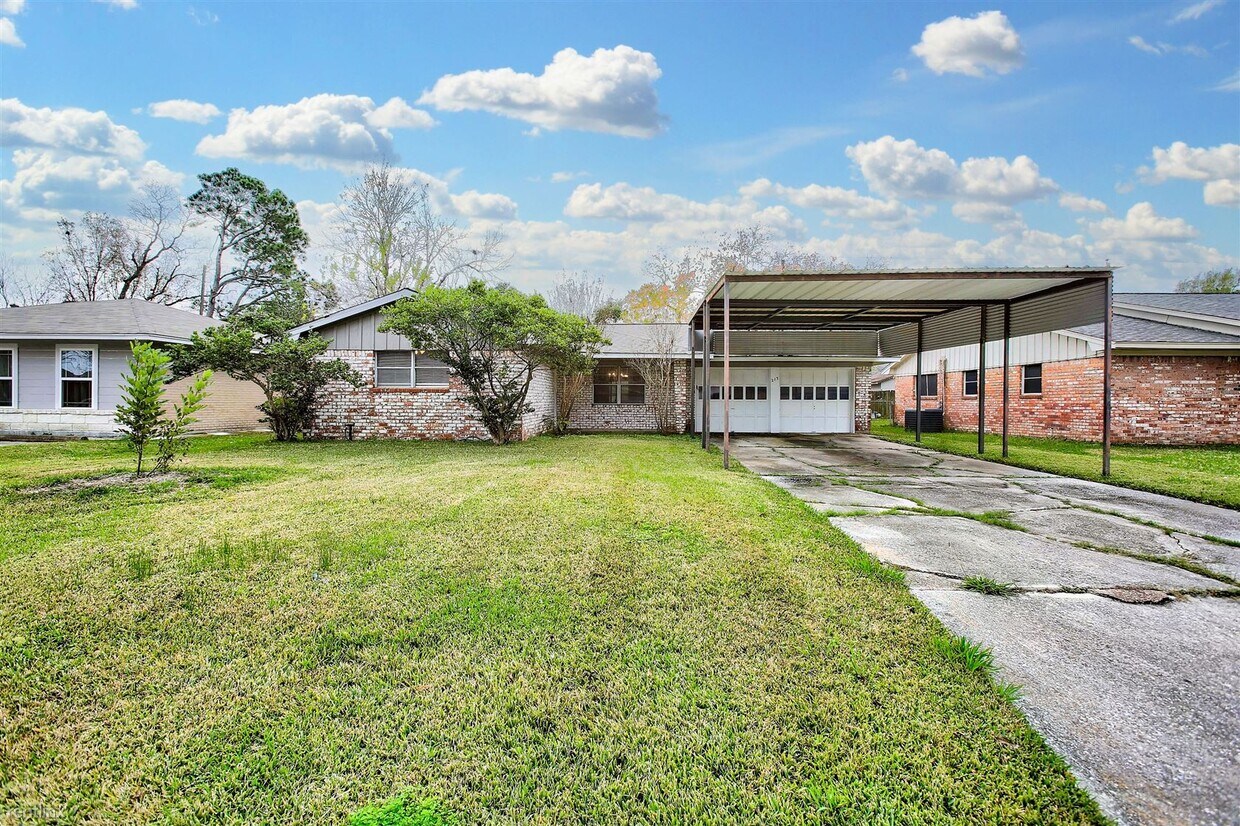 Primary Photo - 3 br, 2 bath House - 213 Pamela Dr