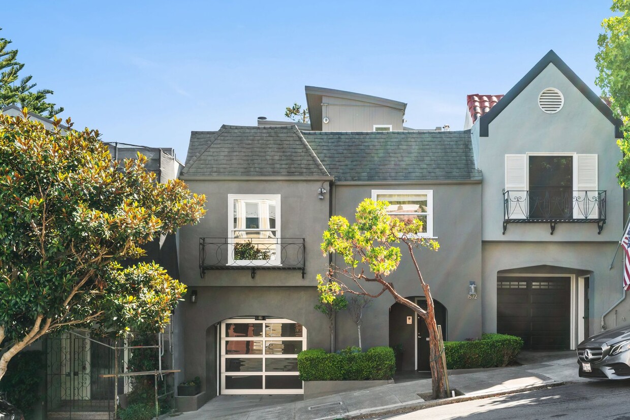 Primary Photo - Fantastic 3BR 3BTH home, panoramic views, ...