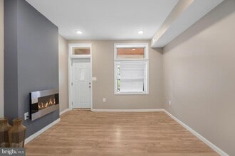 Building Photo - 945 Ashburton St