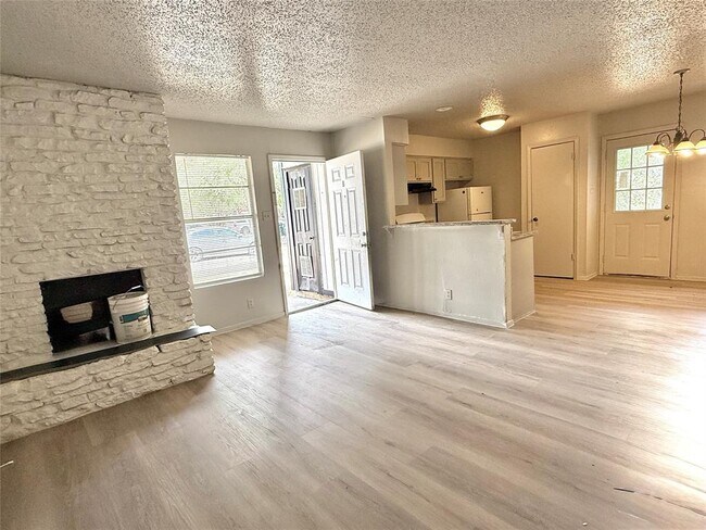 Foto del edificio - 302 Hedgewood Dr