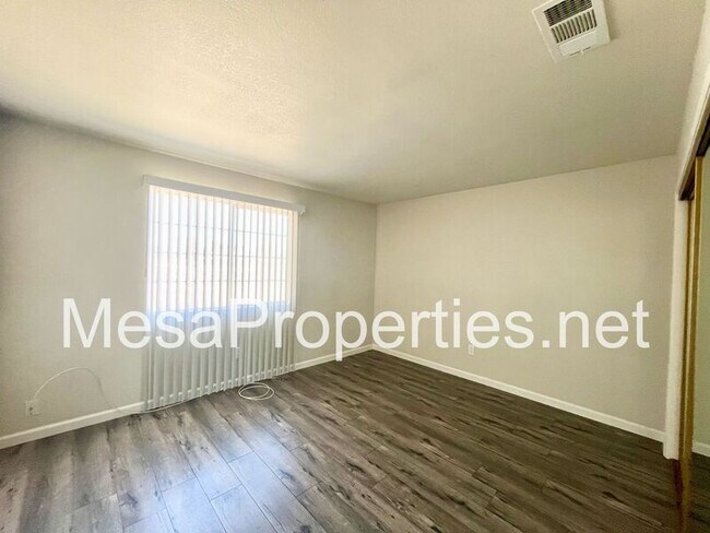 Foto del edificio - 18067 Birch St