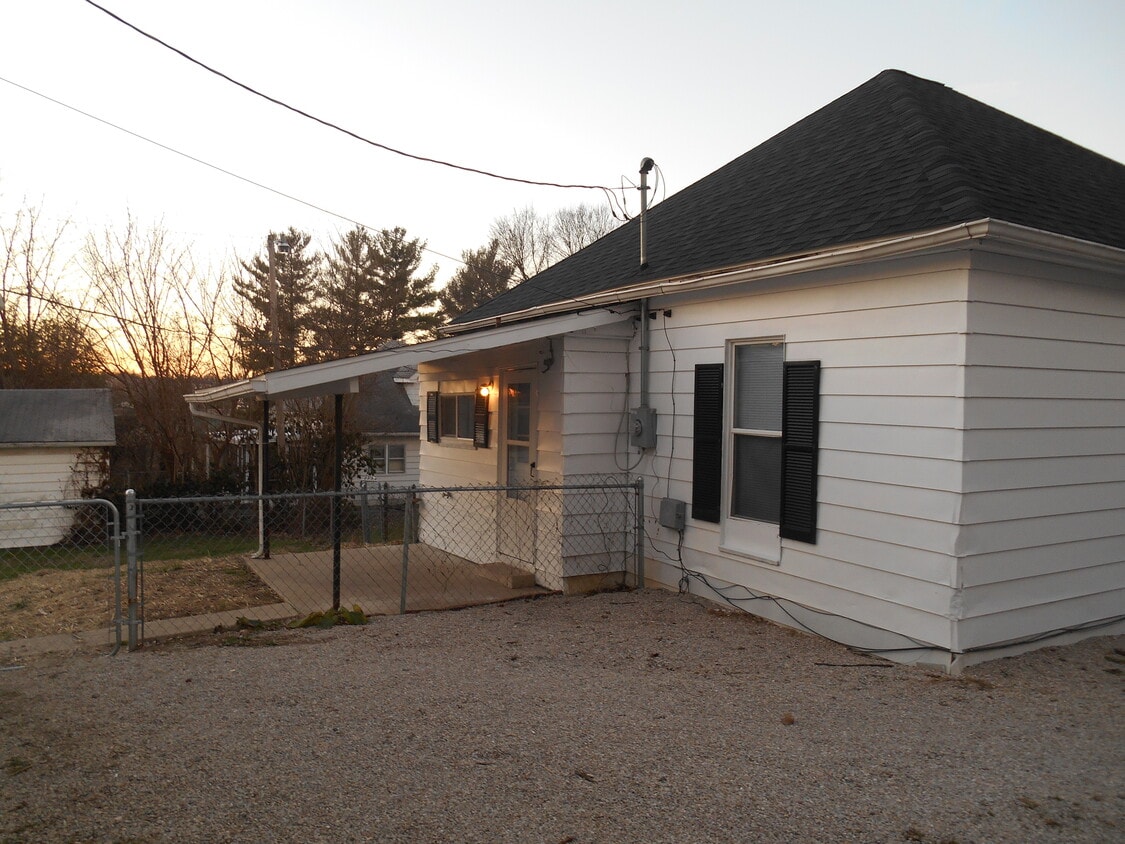 1021 W Howe St, Bloomington, IN 47403 - House Rental in Bloomington, IN ...